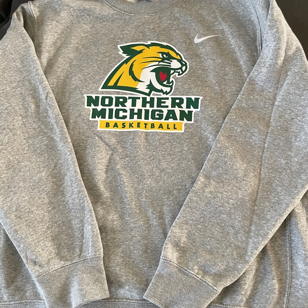 Men’s Nike NMU basketball crew neck sweatshirt